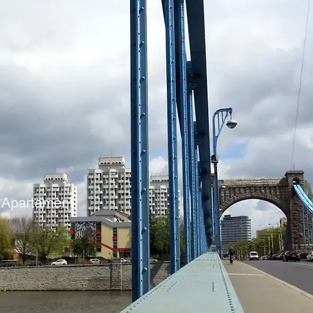 On Foot アパート